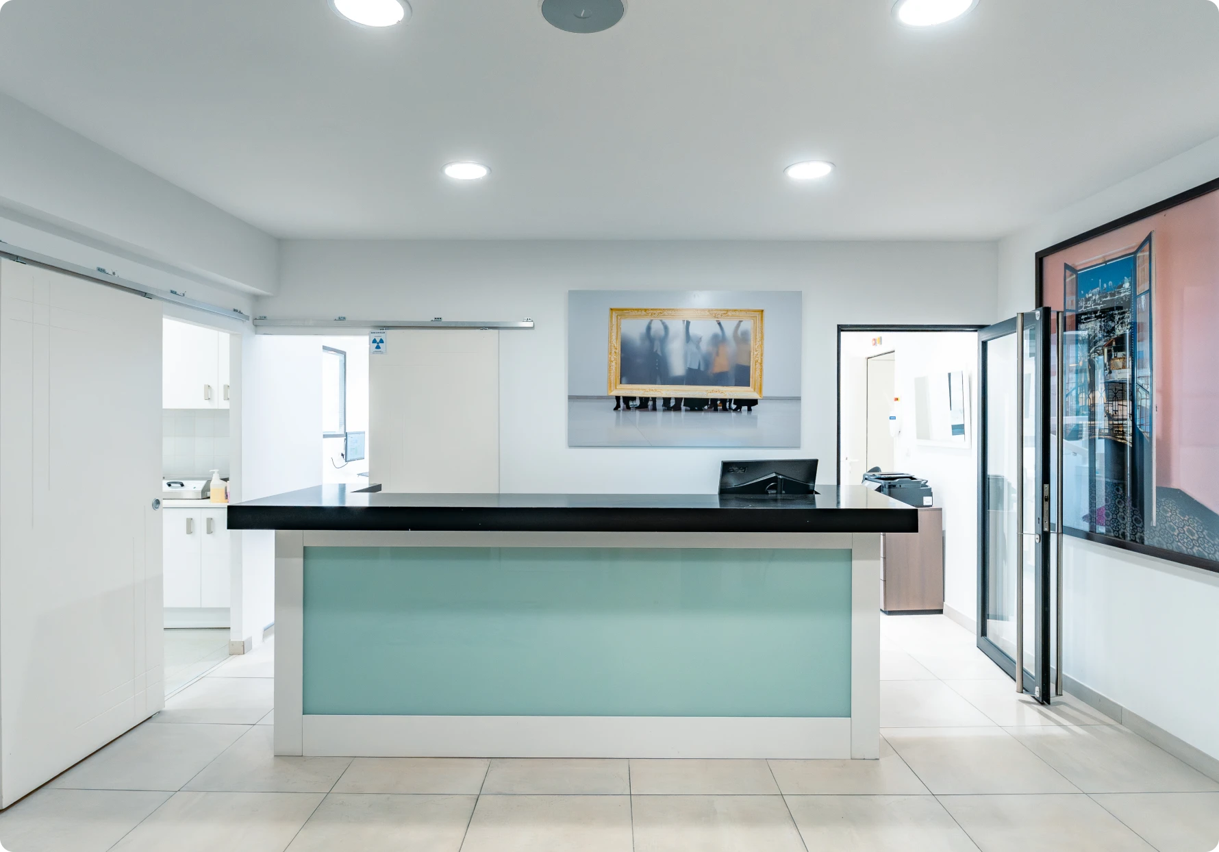 Espace d’accueil du cabinet du Dr Loïc Feuerstoss, dentiste à Marseille