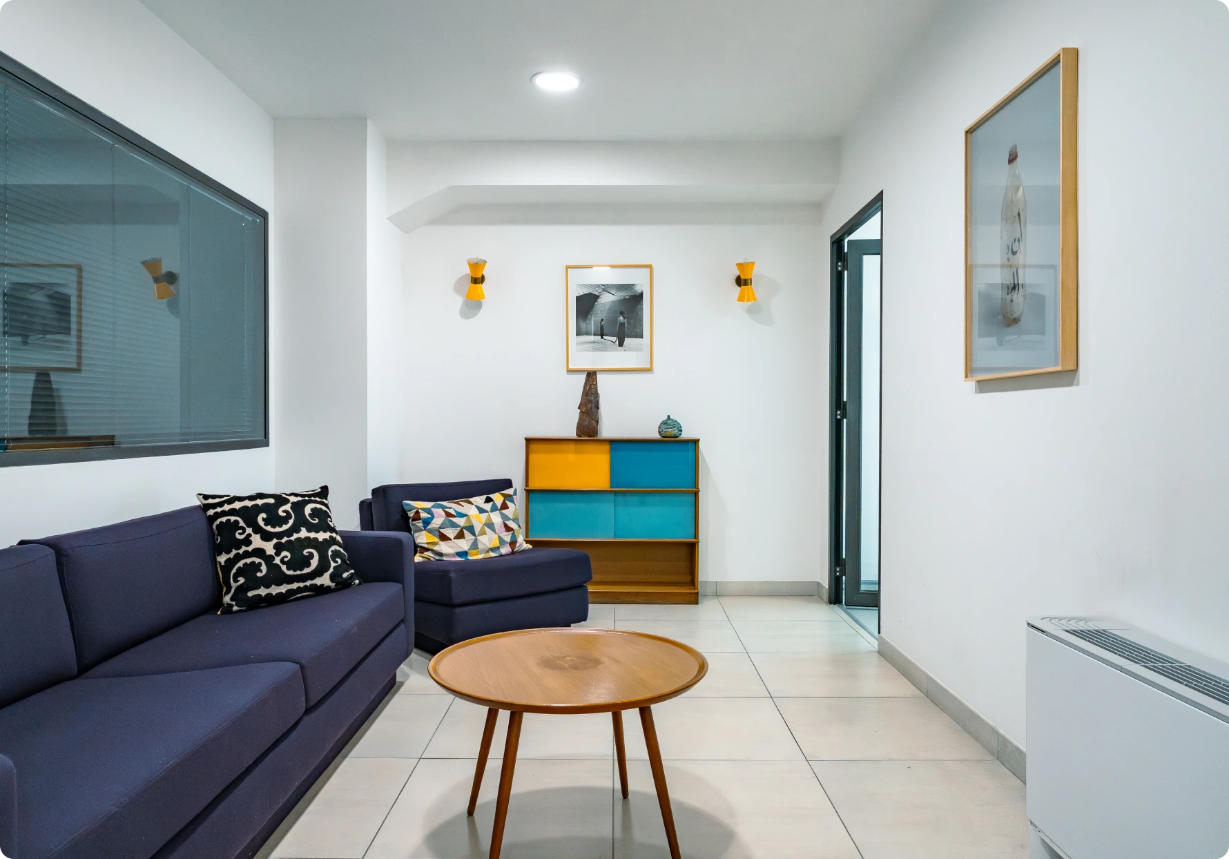 Salle d’attente moderne du cabinet dentaire du Dr Loïc Feuerstoss à Marseille