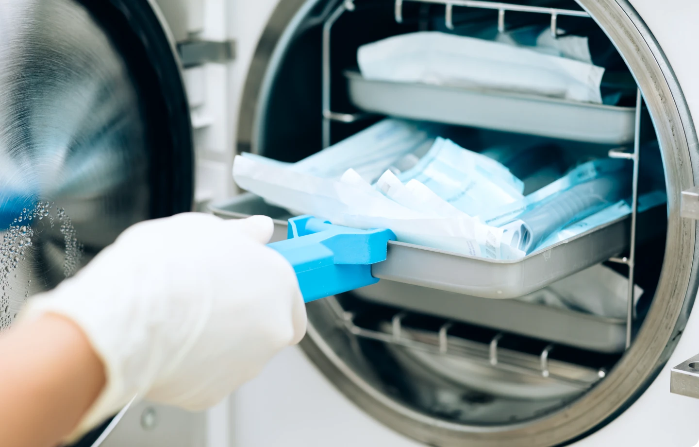 Salle de stérilisation au cabinet du Dr Loïc Feuerstoss, dentiste à Marseille